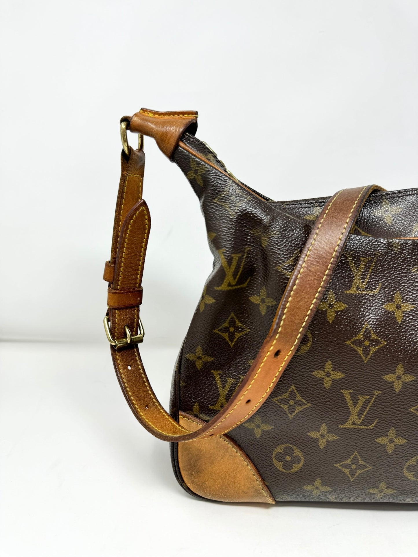 Louis Vuitton Boulogne Handbag Monogram Canvas 30